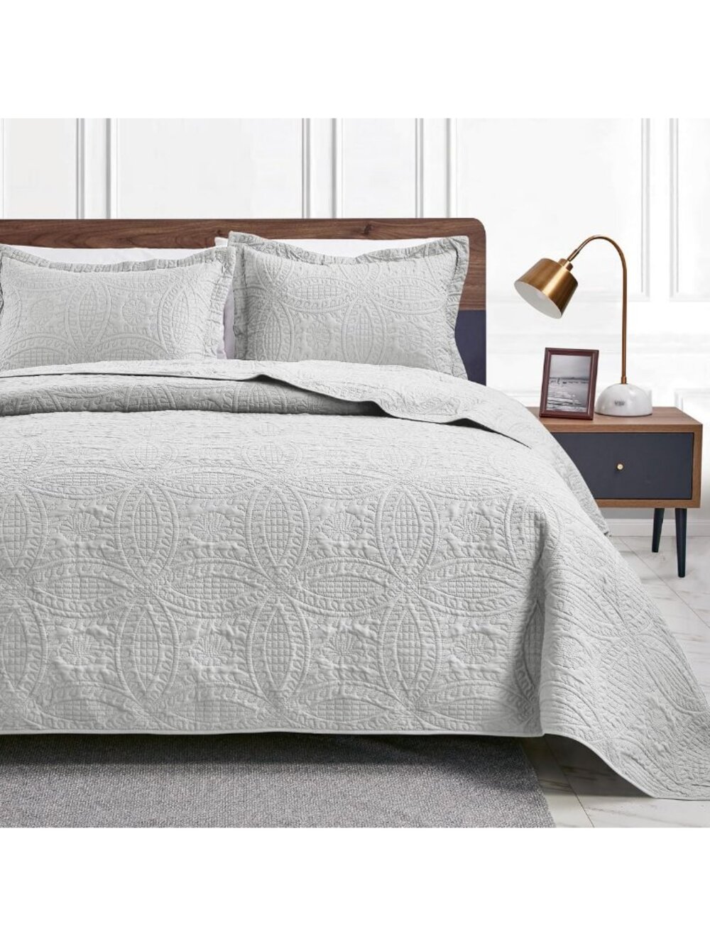 Light Grey Queen Bedspread Set - Summer Lightweight Quilt & Pillow Shams - 3